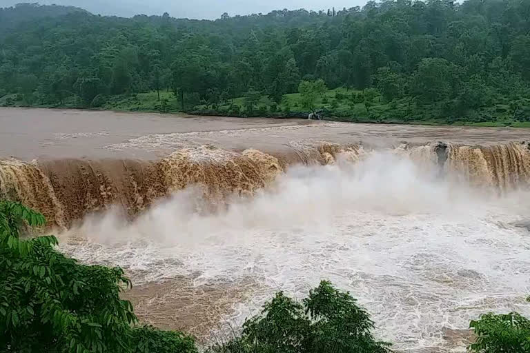 natural picture of gira waterfall in dang