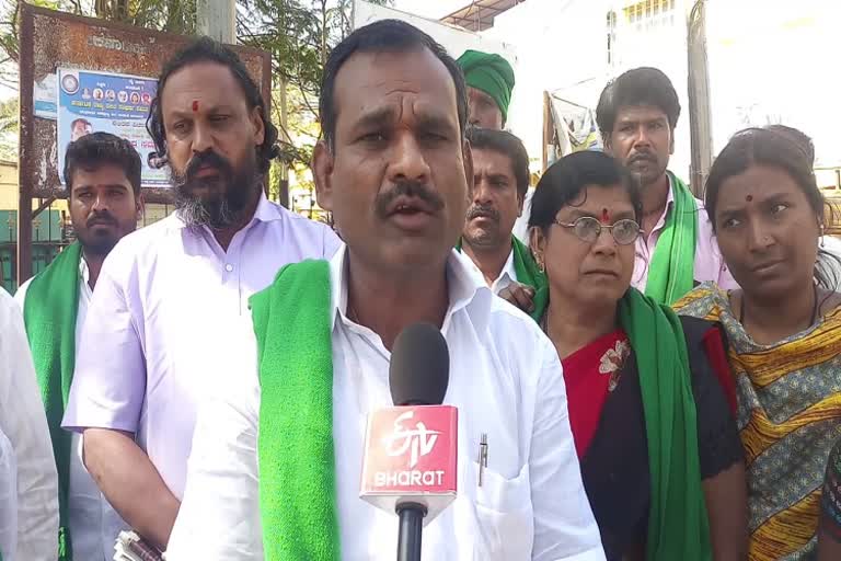 Dharwad farmers protest close