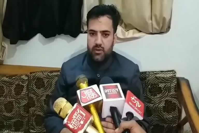 amu students union vice president sajjad subhan rathore press conference against hindi news papers