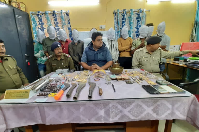 arrested 10 for stealing jewellery in sutahata