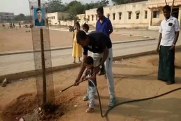 A young man spends the week end meaningfully in Gangavati!