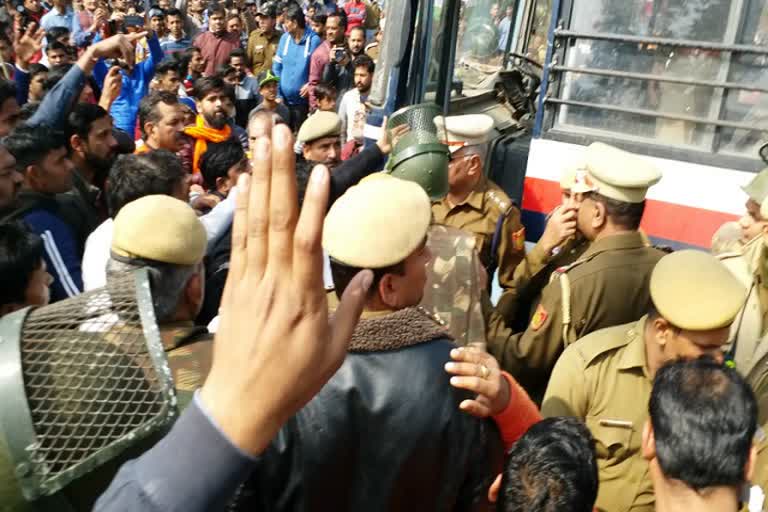 shaheen bagh hindu sena workers detained by delhi police