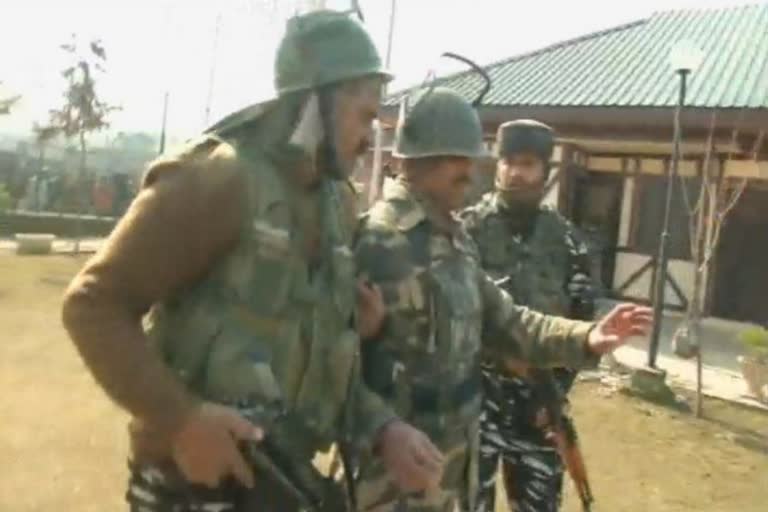 2 CRPF jawans, 7 civilians injured in grenade attack in Kashmir