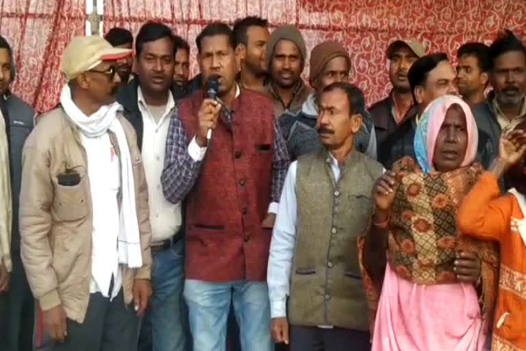 singrauli-on-sit-in-protest-over-ncls-displaced-8-point-demands