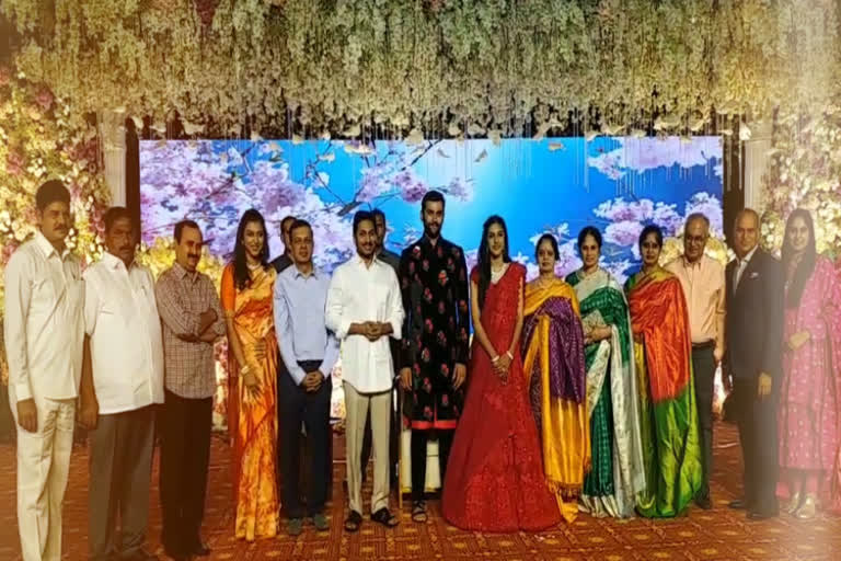 cm jagan attend to marriage reception in namboor