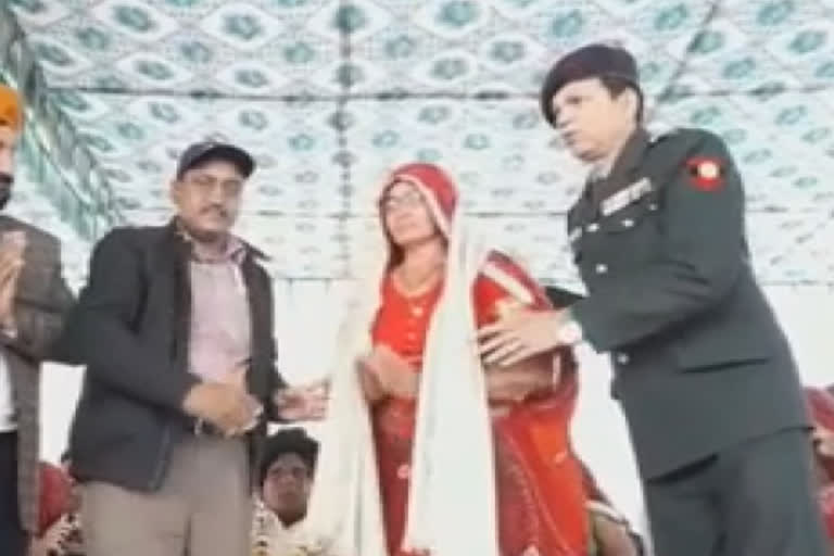 Rajasthan soldier felicitated  Indian army Jawans  Sikar jawan felicitated  സൈനികന്‍റെ കുടുബാംഗങ്ങളെ സന്ദര്‍ശിച്ച് സഹപ്രവര്‍ത്തകര്‍  സികാര്‍  രാജസ്ഥാന്‍