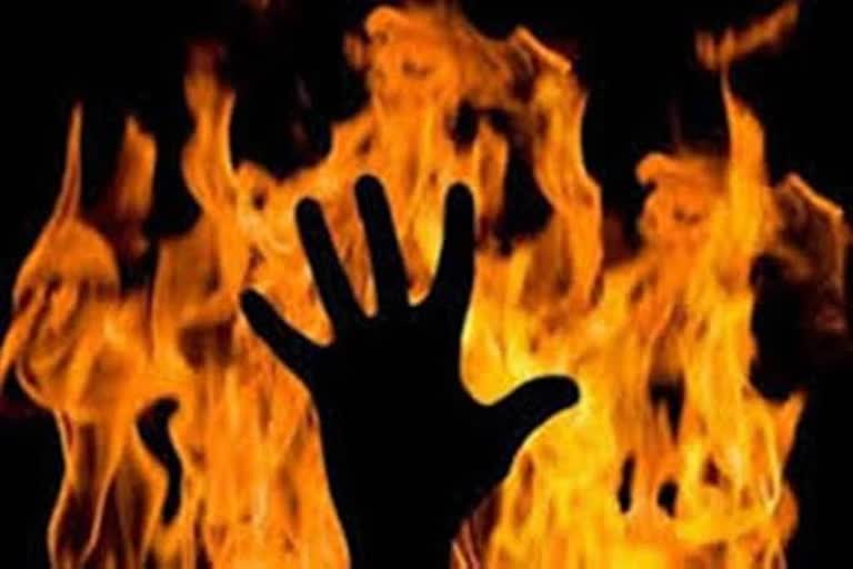 Young girl from Wardha was set on fire by her ex boyfriend