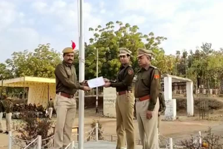 policeman honored, dungarpur news, राजस्थान न्यूज, डूंगरपुर न्यूज