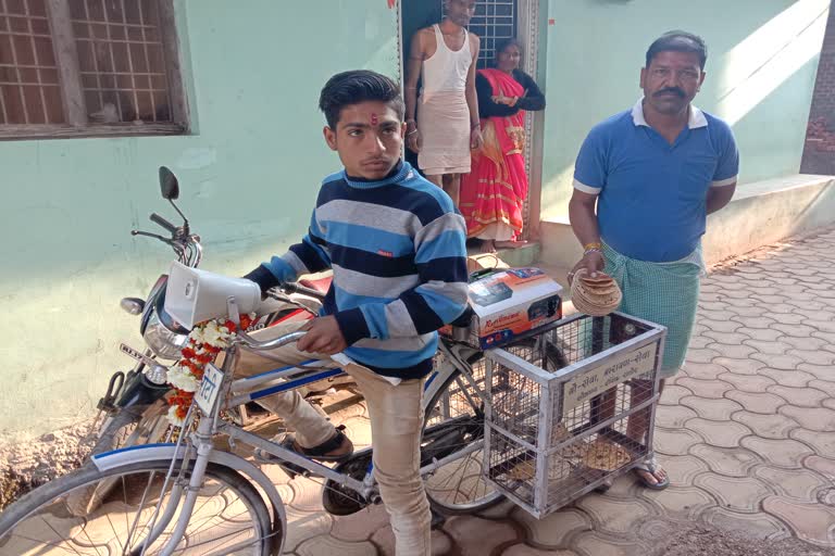 roti-vehicle-launched-in-susner-to-eradicate-the-hunger-of-cows-agar