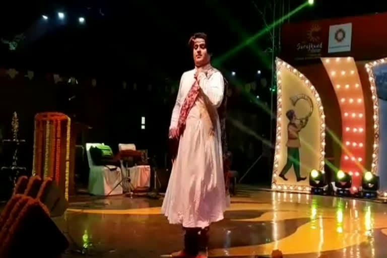 Kathak dance artist Devendra Mangala in faridabad surajkund mela