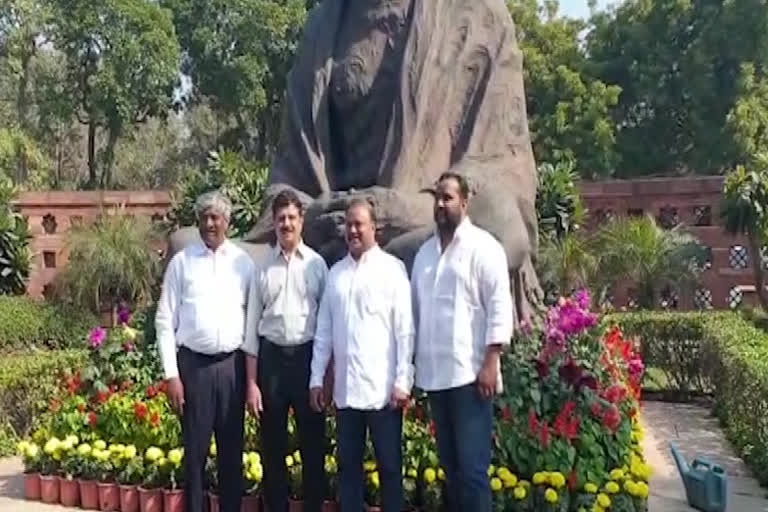 nri's protest for amaravathi in parlament