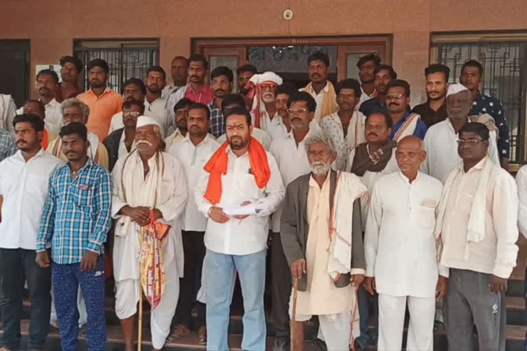 Farmers from Akola demands form 8-A as their three generations were living in the town