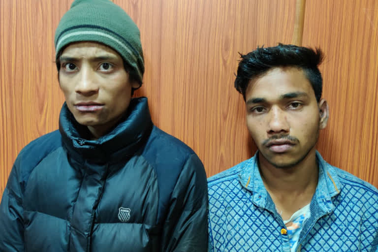 delhi police arrested crooks involved in vehicles theft case