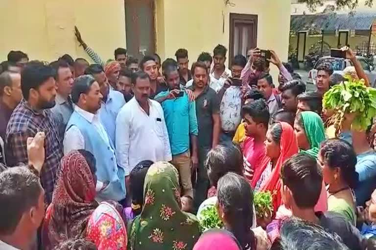 Farmers reached mayor demanding vegetable market in Bilaspur