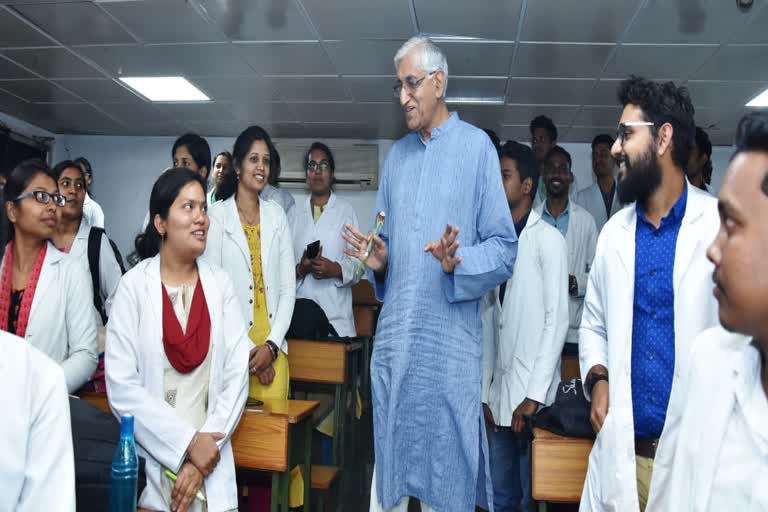 Singhdev met students of Ayurvedic college in raipur