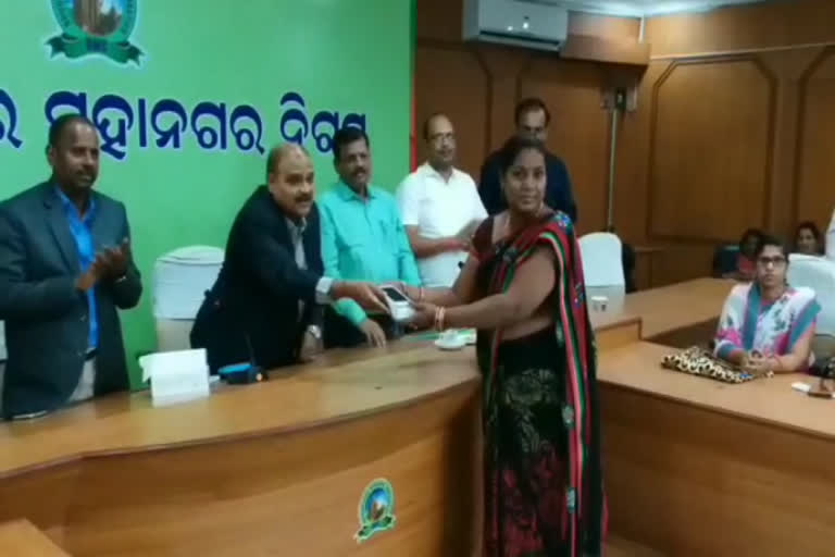 ହୋଲ୍ଡିଂ ଟ୍ୟାକ୍ସ ଆଦାୟ କରିବେ ଏସଏଚଜି ଗ୍ରୁପ