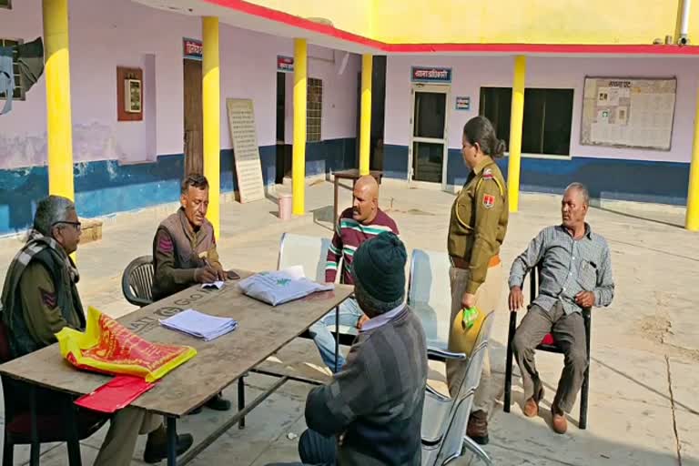 Police rescued 2 Biharis from fraud, पुलिस ने दो बिहारियों को ठगों से बचाया