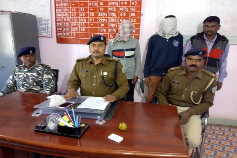 two criminals arrested with weapons in palamu