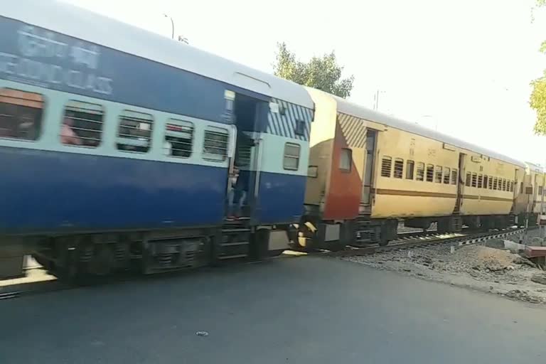 ट्रेनों में डिब्बों की बढ़ोतरी, increase of coaches in trains