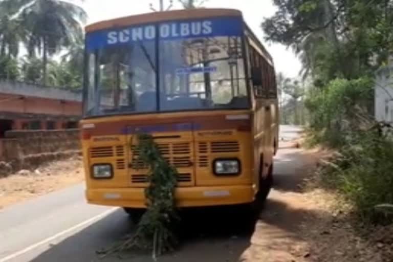 three year old boy malappuram malappuram school bus school bus accident kuruva school bus accident മലപ്പുറം കുറുവ എയുപി സ്കൂൾ വിദ്യാർഥി മൂന്നാം ക്ലാസുകാരന്‍ മരണം