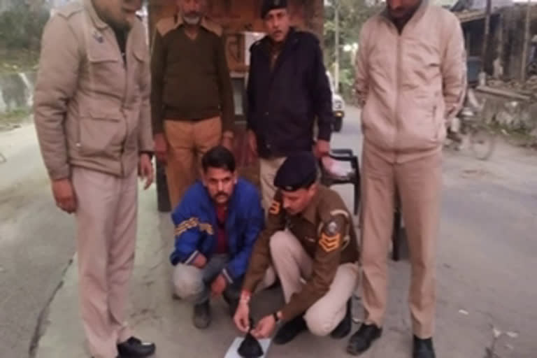 police arrested one men with 220 intoxicating capsules in paonta sahib