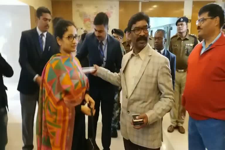 CM Hemant Soren reaches project building with wife Kalpana