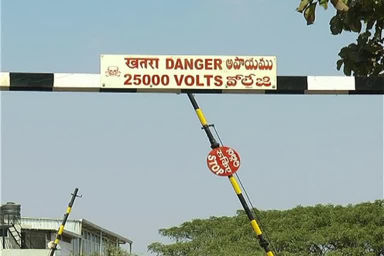 Kannada disregard in railway gate boards in dharwad