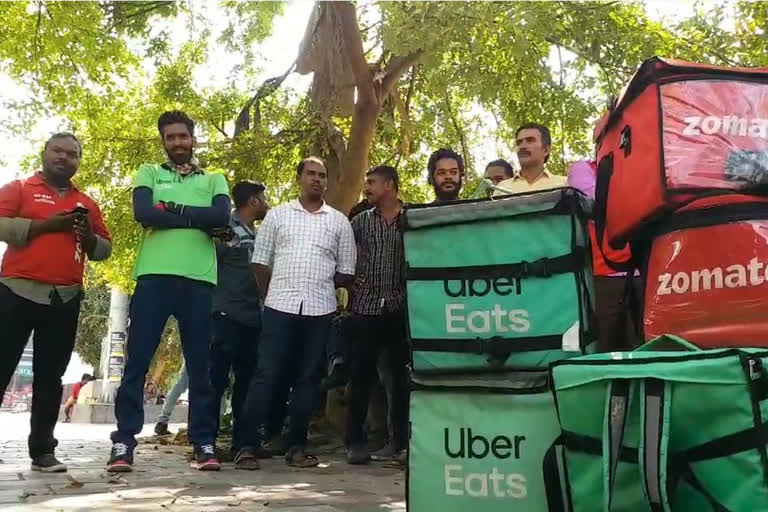 സൊമാറ്റോ തൊഴിലാളികൾ സമരത്തിൽ  zomato strike in kottayam  വേതന വര്‍ദ്ധനവ് ഊബർ ഈറ്റ്സ്