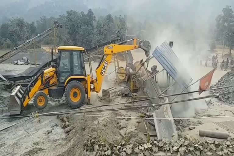 District administration took action against illegal stone crusher in ramgarh