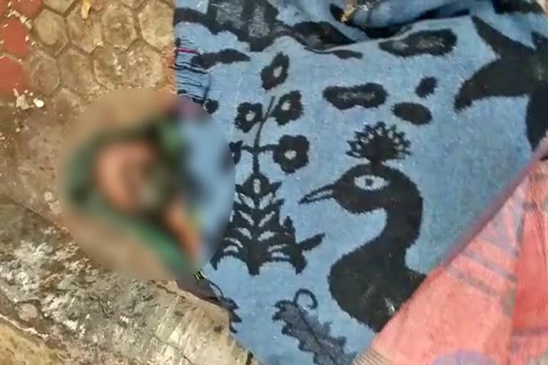 Dead body found in roadside in raigarh