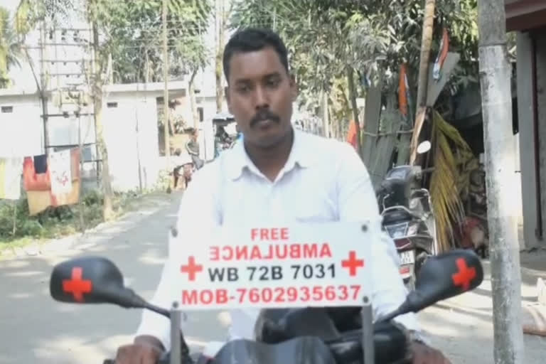 Mohammad Akram giving ambulance service on bike