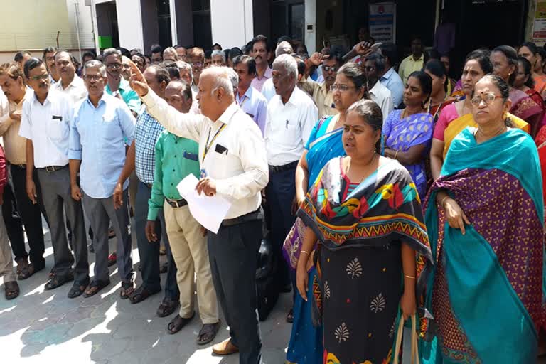 lic staff protest in salem