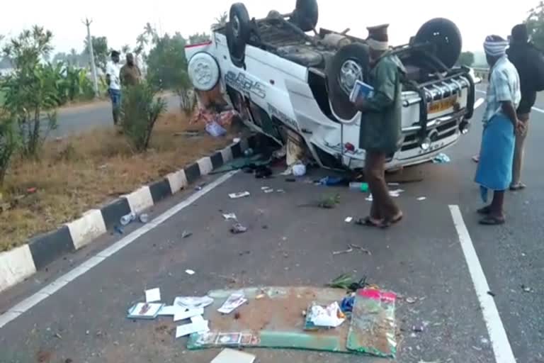 van accident in karur national highways