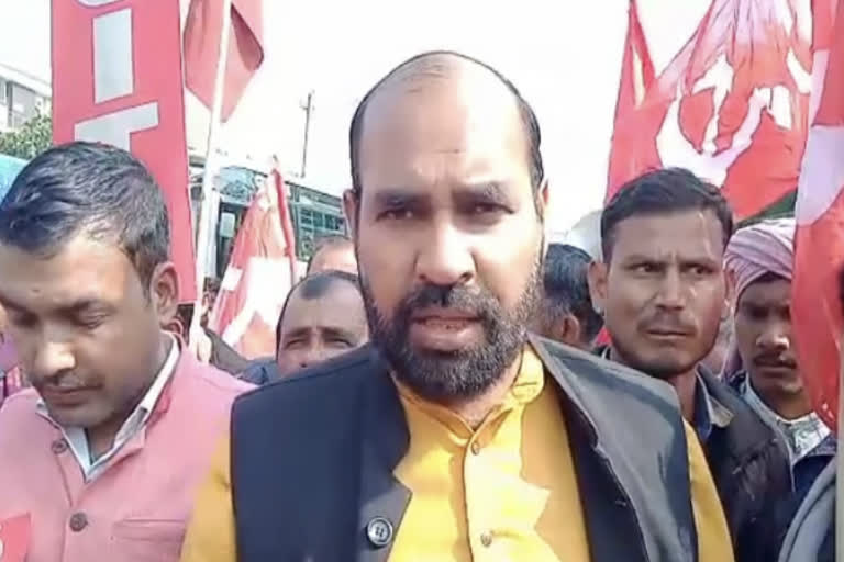 Situ took out foot march in Noida over violation of labor law