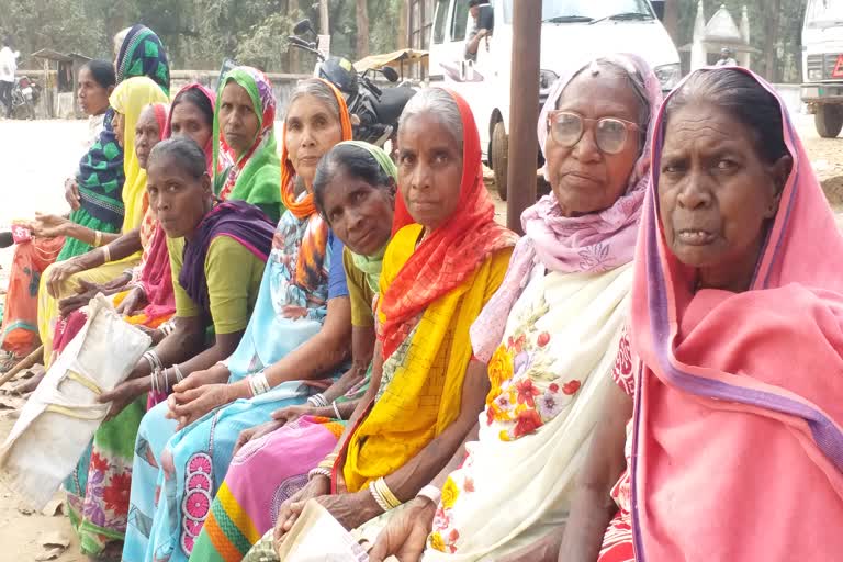 bad condition of vriddha pension scheme in gariyaband