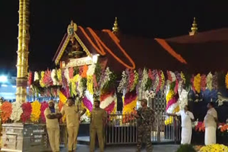 ശബരിമല തിരുവാഭരണത്തിൽ രാജകുടുംബത്തിന്‍റെ അവകാശം ചോദ്യം ചെയ്ത് സുപ്രീം കോടതി  Supreme Court against Sabarimala Royal Family  Sabarimala Royal Family  ശബരിമല  Sabarimala