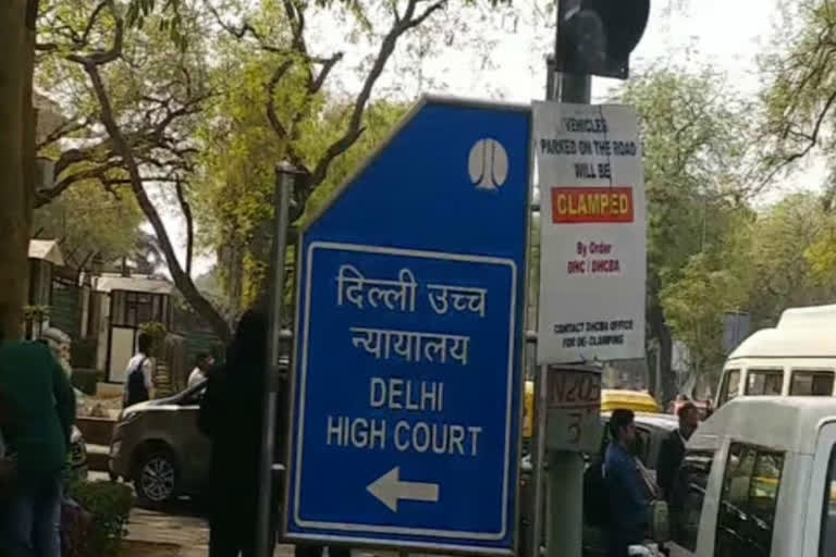 Delhi HC directs to modi gov over unauthorized government bungalows