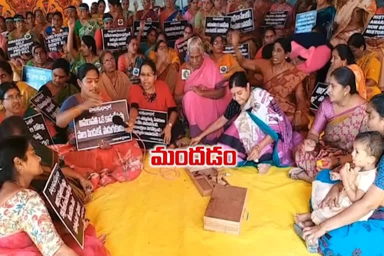 amaravathi women farmers agitation for capital in mandhadam at guntur