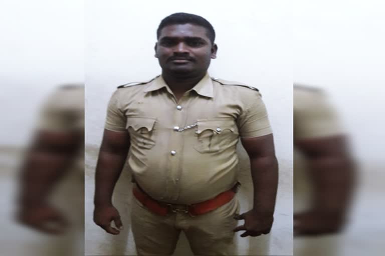 வாகன ஓட்டிகளிடம் போலியாக காவலர் சீருடையில் லஞ்சம் வாங்கியவர் கைது!