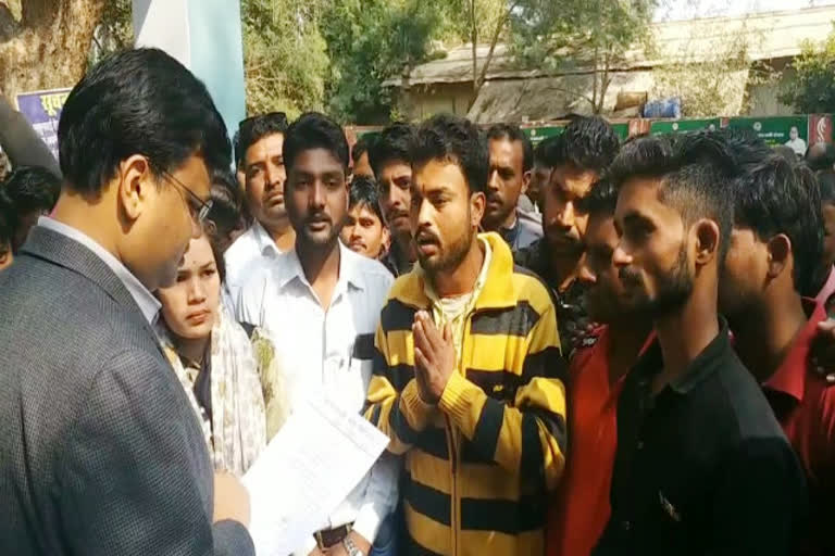 Sanitation workers urge collector for salary