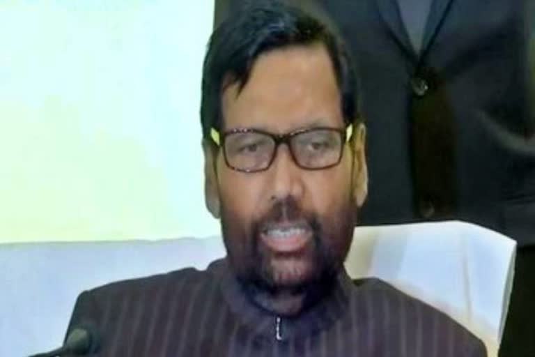 we-will-consider-exports-as-soon-as-onion-prices-stabilize-says-ramvilas-paswan