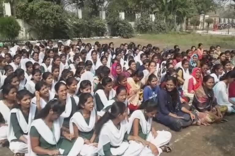 students-protest-in-parbhani