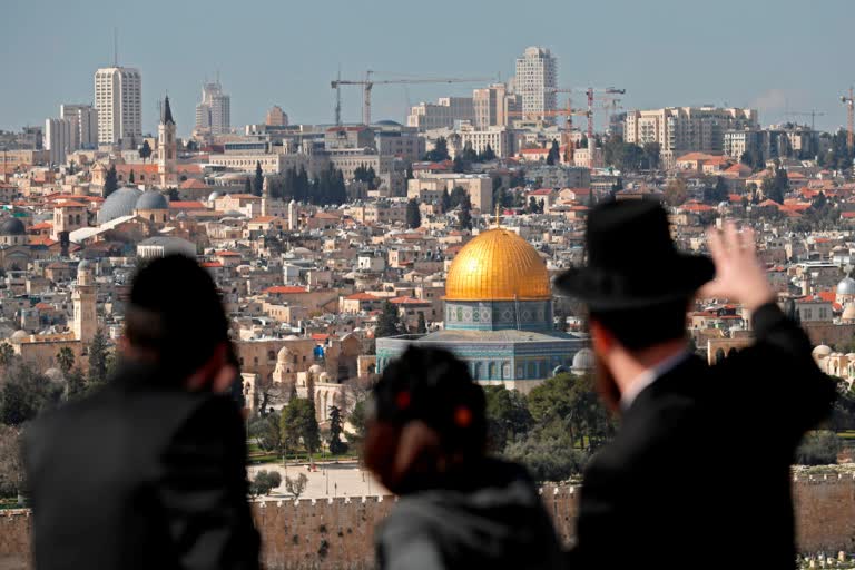 14 injured in possible Jerusalem car attack: medics, army  ആക്രമണത്തിൽ 14 പേർക്ക് പരിക്ക്  ജറുസലേമിൽ കാർ ആൾക്കൂട്ടത്തിനിടയിലേക്ക് കാർ ഇടിച്ചു കയറ്റി ആക്രമണം  ജറുസലേമിൽ കാർ ആക്രമണം  ജറുസലേം