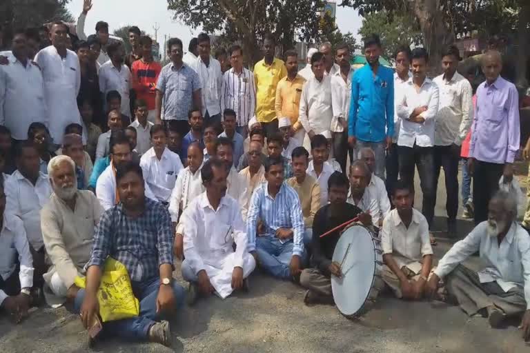 people-of-nalegaon-protest-in-chakur-latur