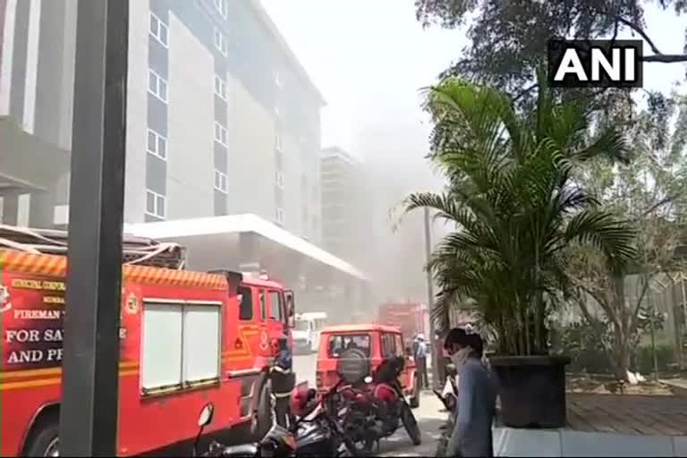 Explosion near mall in Thane  Explosion in bombay  mumbai news  മുംബൈയില്‍ സ്‌ഫോടനം  മുംബൈ വാര്‍ത്തകള്‍