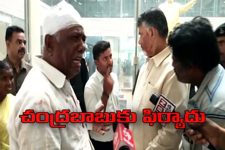 ycp activists attacking tdp activist in guntur macharla