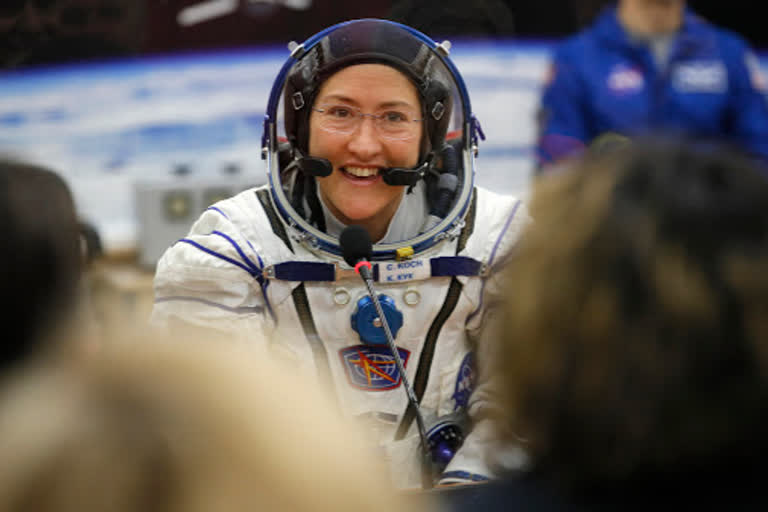 Record-breaking US astronaut returns to Earth