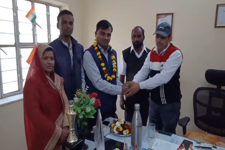 ajmer news, rajasthan news, आमजन के कार्य बाधित, कार्मिकों की कमी, नसीराबाद नगरपालिका कार्यालय