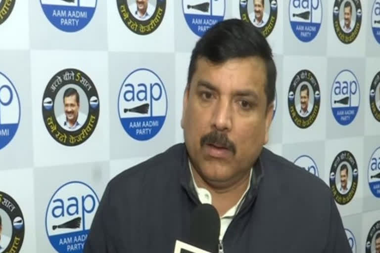 Election Commission of India  AAP leader Sanjay Singh  allegations against BJP  Bharatiya Janata Party  EC serves notice to AAP's Sanjay Singh for 'distorted, unverified' allegations against BJP  டெல்லி தேர்தல்: ஆம் ஆத்மி தலைவருக்கு நோட்டீஸ்  டெல்லி தேர்தல் 2020, சஞ்சய் சிங், ஆம் ஆத்மி, டெல்லி துப்பாக்கிச் சூடு, ஜாமியா மிலியா இஸ்லாமிய பல்கலைக்கழகம், வாக்குப்பதிவு, டெல்லி தேர்தல்