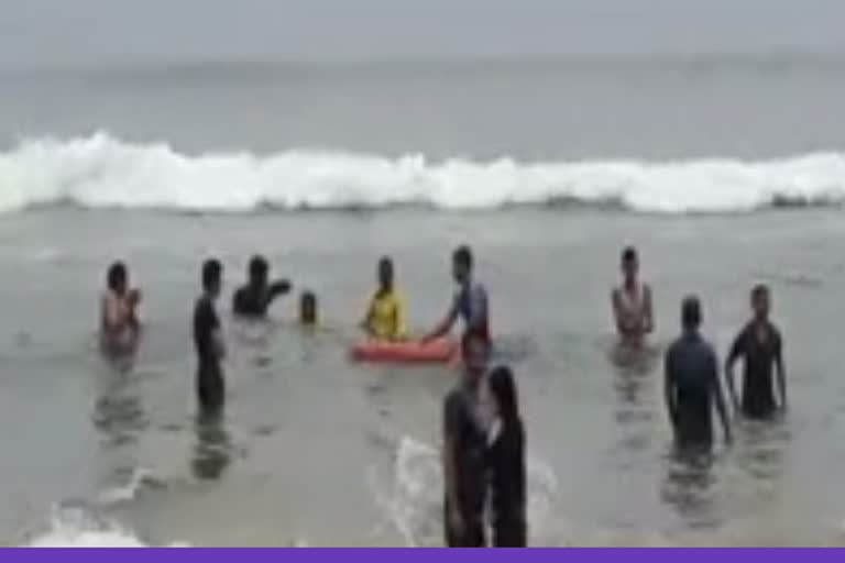 life guard save 2 couple in puri sea beach